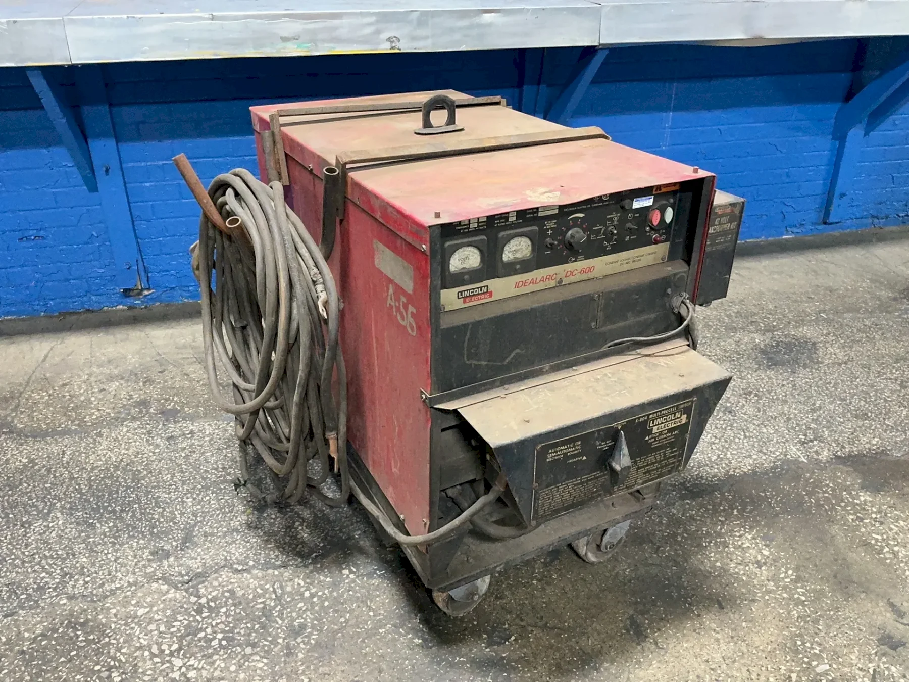 LINCOLN ELECTRIC 600 A WELDER  -  IDEALARC DC-600
