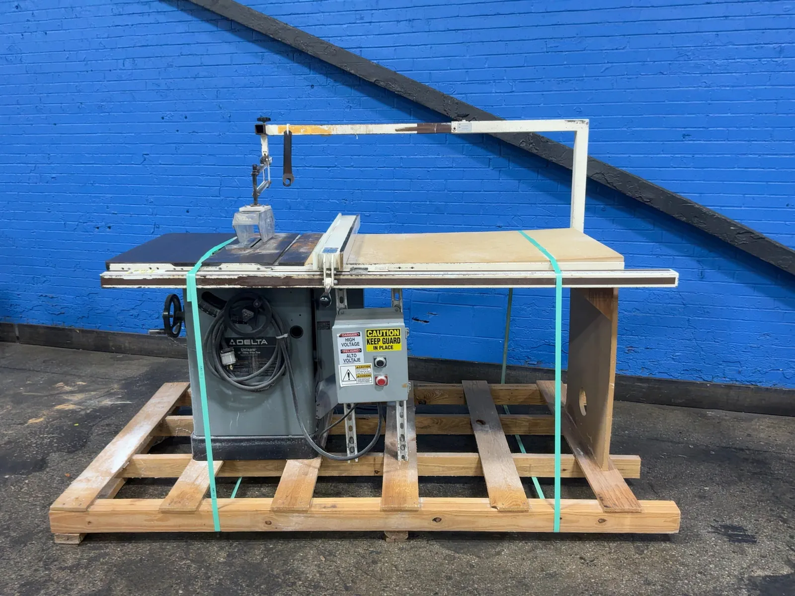 DELTA 10” UNISAW 10” TILTING ARBOR SAW  -  36-812