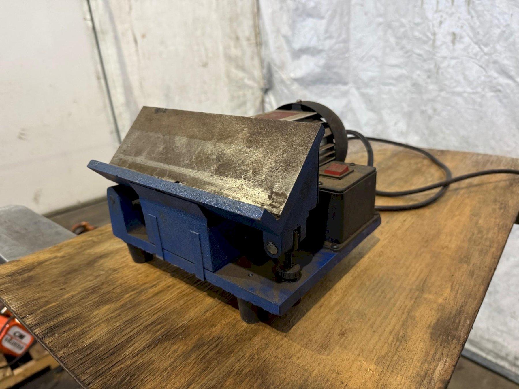 DM–5A DEBURRING AND BEVELING MACHINE