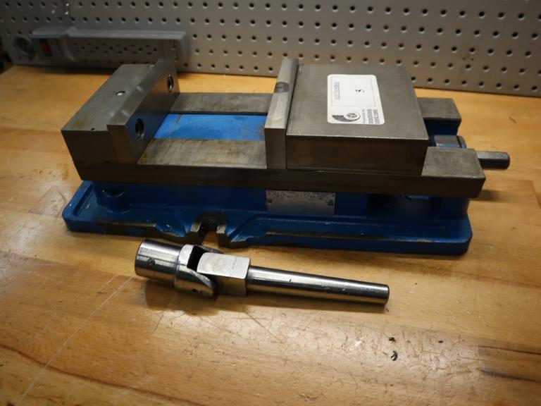 Kurt D675 Machine Vise, 6" with Steel Jaws, Handle- Auction Item