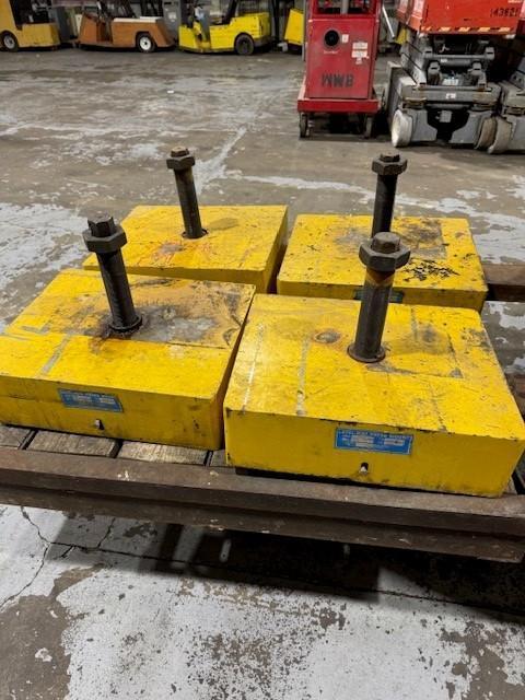 1 - PREOWNED UNISORB LEVEL RIGHT PRESS MOUNT CUSHION, MODEL #: PM-201 (6.5)-300/200-TSTC, S/N: 675900