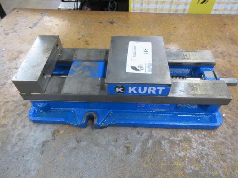 Kurt D688 6" Machine Vise *No Jaws or Handle*- Auction Item