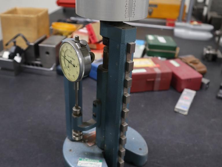 Brown & Sharpe 5830 Hite-Icator, 9" Cadillac Style Height Gauge- Auction Item