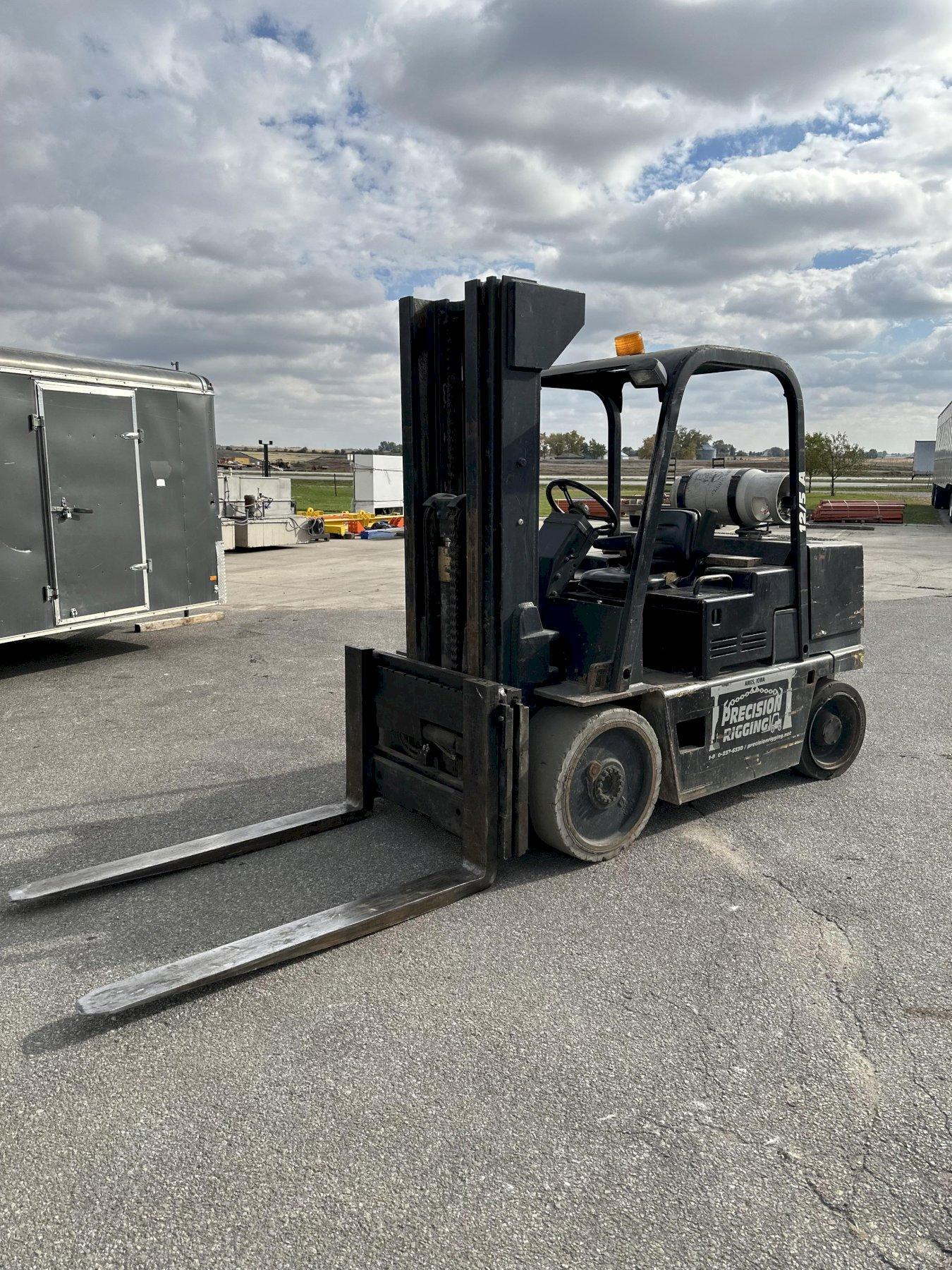 (1) PREOWNED CATERPILLAR RIDING PROPANE FORKLIFT, MODEL #: T125D, S/N: 5MB03570