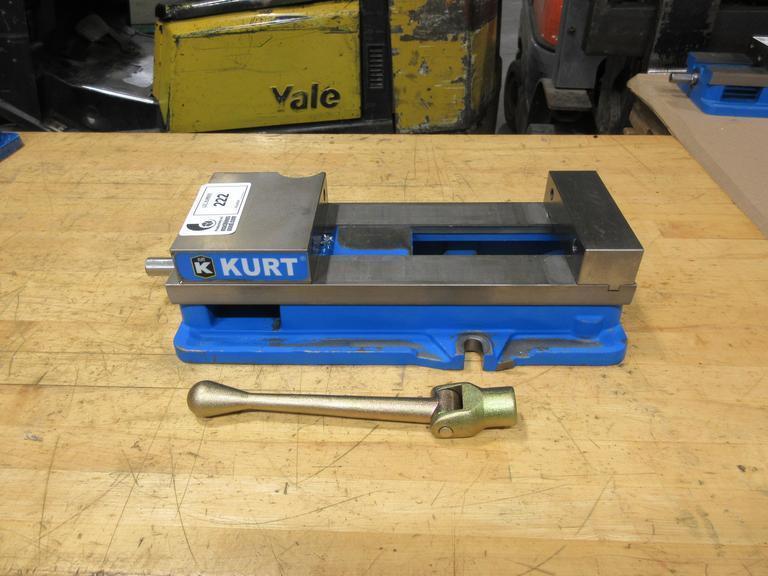 Kurt D688 6" AngLock CNC Milling Vise – w/ Handle- Auction Item