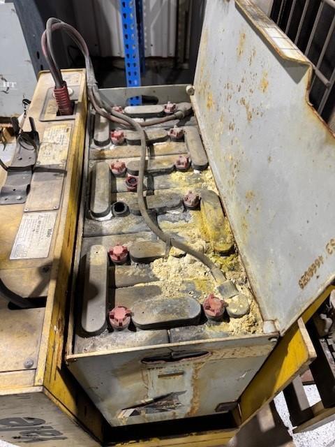 1 - PREOWNED 1999 YALE PALLET STACKER/WALKIE, MODEL #: MSW040LCN24TV083, S/N: B820N02719W