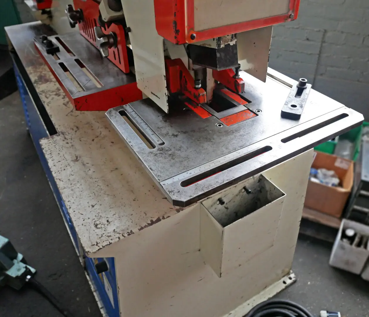 SUNRISE IW-66SD Ironworker - 66-Ton Dual-Station Hydraulic
