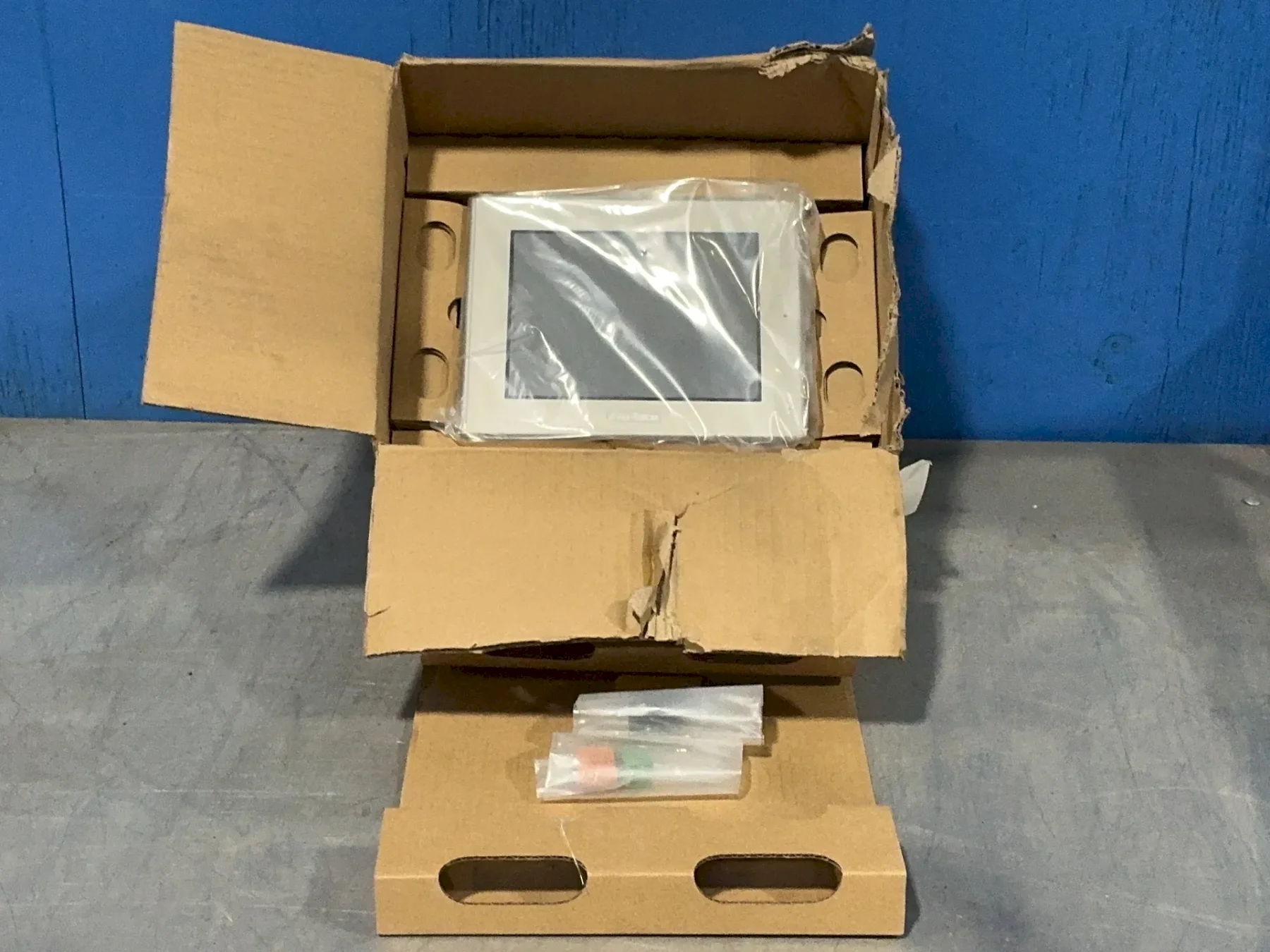PRO-FACE OPERATOR PANEL  -  AGP3400-T1-D24