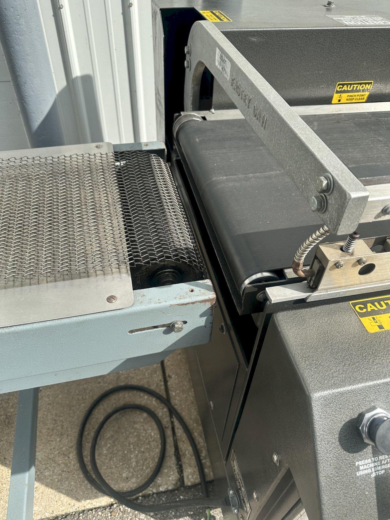 COMPLETE SHRINK PACKAGING SYSTEM Eastey EP2028TK L-Bar and Shanklin T-6XL Heat Shrink Tunnel