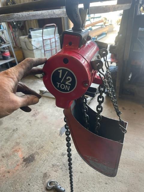 1 - PREOWNED INGERSOLL RAND, ARO SERIES AIR HOIST, 1/2 TON, MODEL #: 7756E
