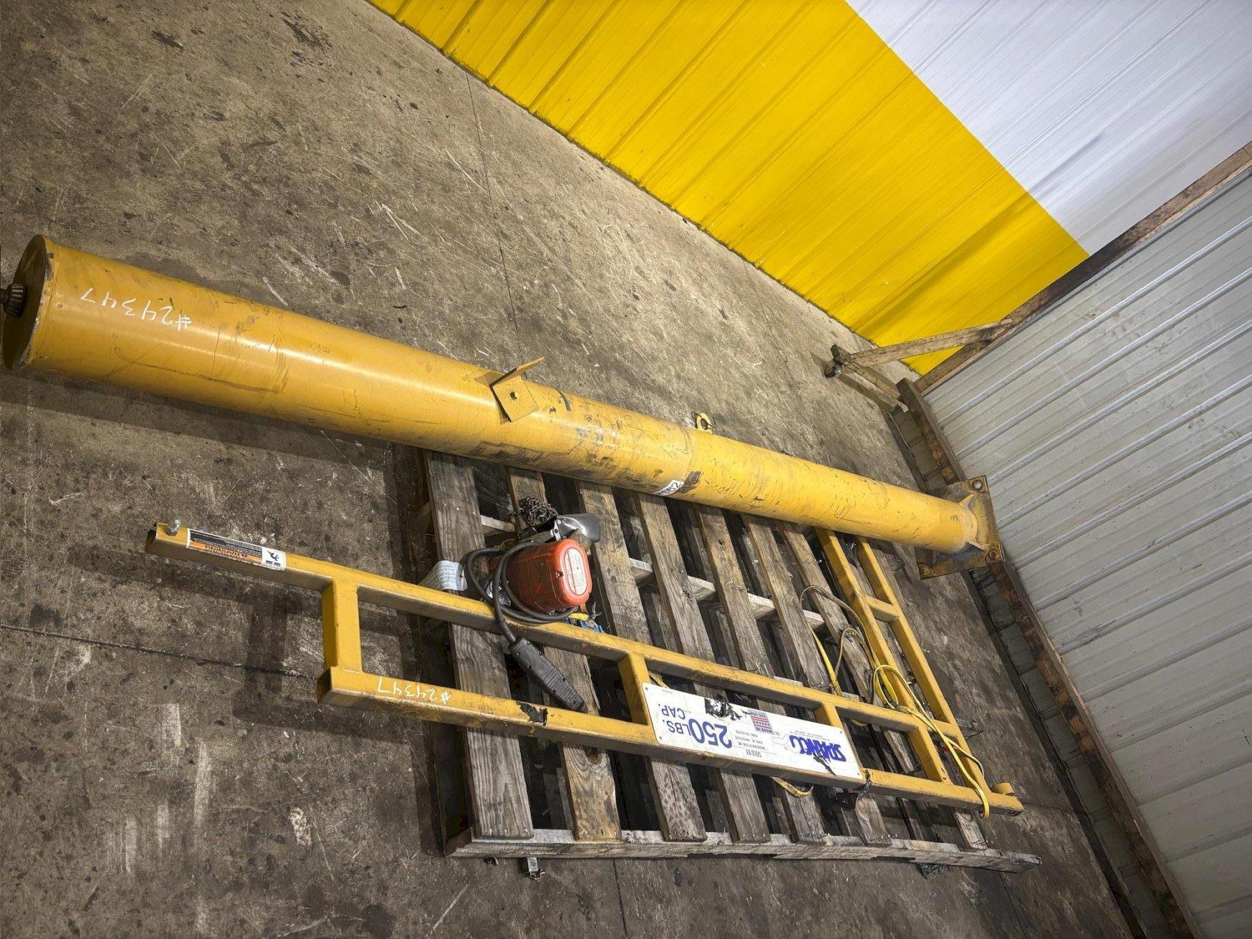 250 LB SPANCO FREE STANDING BOOM JIB CRANE WITH HOIST: YOBRO #24347