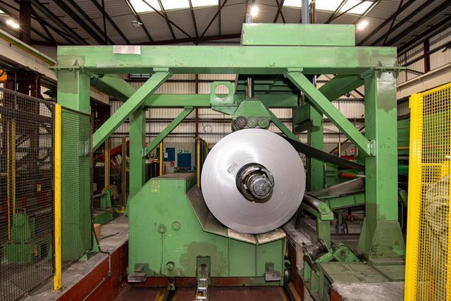 2000mm (78") x 6mm (.250") x 25 Tons Cut to Length Line Year 2012 with Two 6HI Levelers