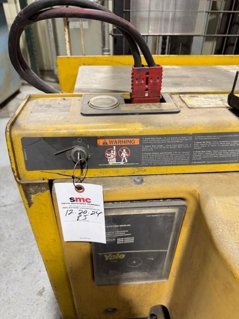 1 - PREOWNED 1999 YALE PALLET STACKER/WALKIE, MODEL #: MSW040LCN24TV083, S/N: B820N02719W