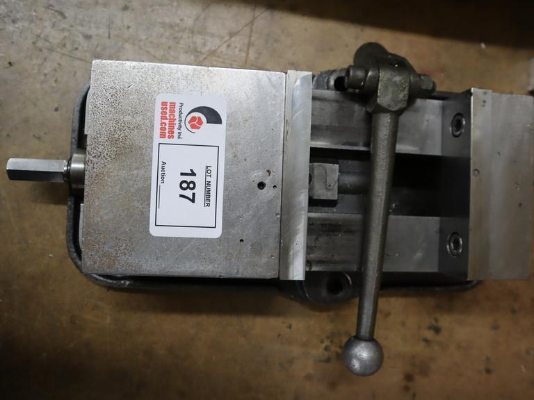 Kurt D-60 6" Machine Vise with Steel Hard Jaws and Handle- Auction Item