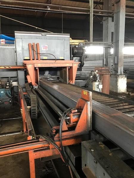 HEM saw Model WF190LA-DC-C  Capacity 25" x 44" Automatic, Dual Column