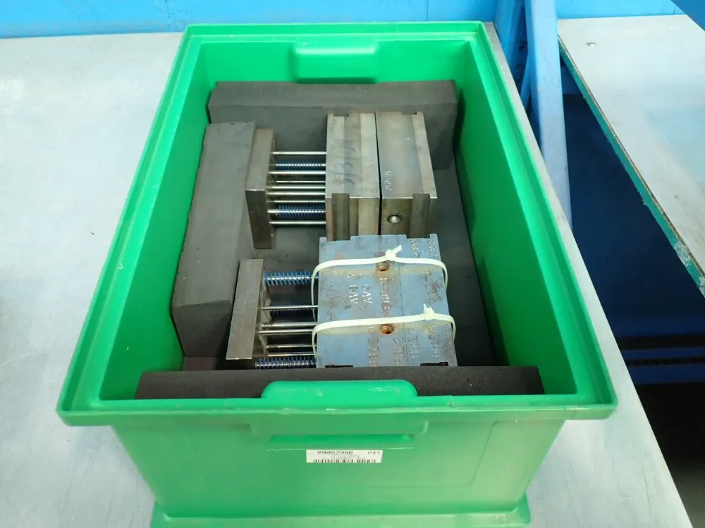 PLASTIC INJECTION DIE SET