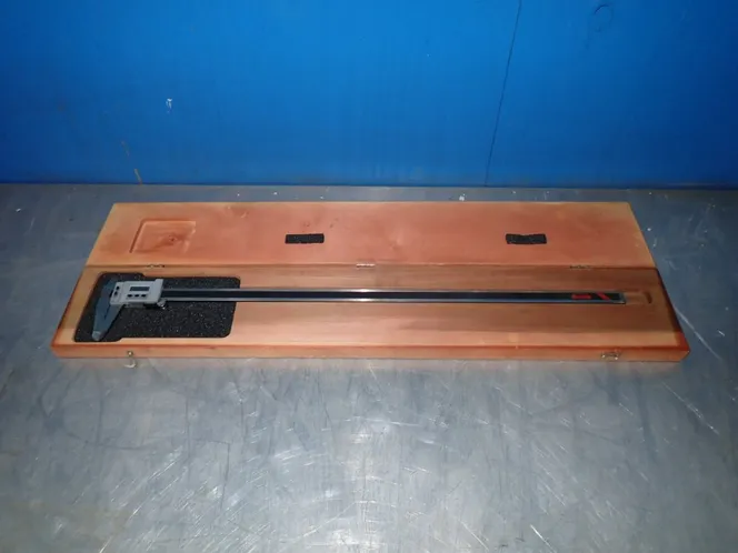 STARRETT 26" TOTAL CALIPER LENGTH DIGITAL CALIPER W/CASE  -  721
