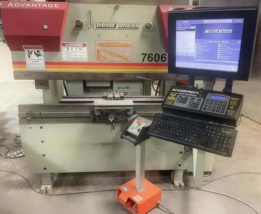 2017 Accurpress 7606 Hydraulic Press Brake (#5916)