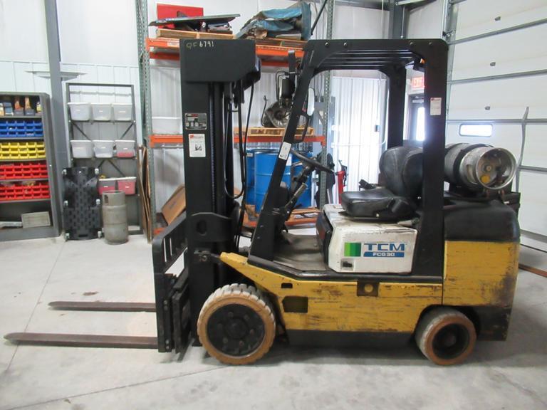 TCM FCG30T7T Forklift – 5,200 lb Capacity, Triple Mast,  Side-Shift, Cushion-Tire, LPG- Auction Item