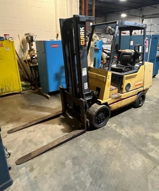 6,000 LBS CLARK FORK TRUCK MODEL GCS30MB #3360