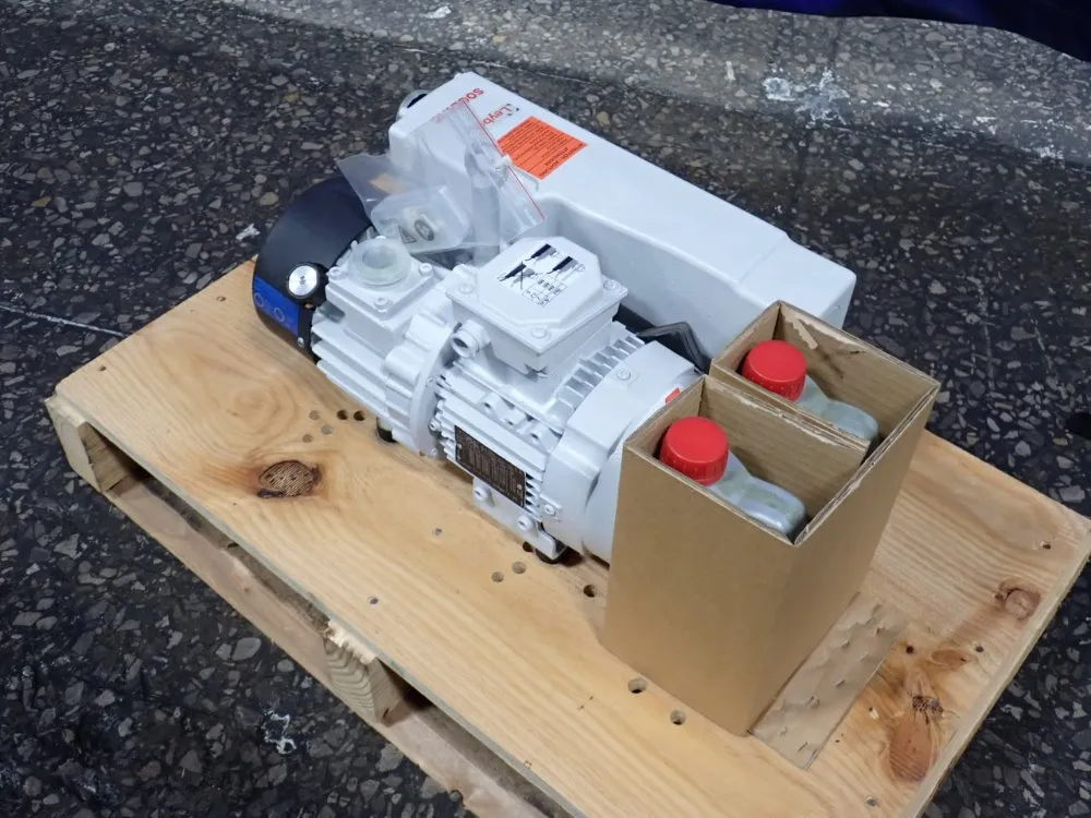 LEYBOLD 1.10 KW VACUUM PUMP  -  SV28BI 960273