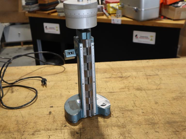 Brown & Ssarpe Hite-Icator 5851-12" Cadillac Style Height Gage- Auction Item