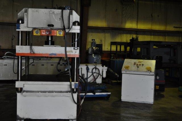 30 TON H & H 4 POST HYDRAULIC PRESS