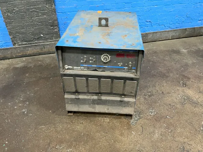 MILLER 300 AMPS WELDER  -  DELTAWELD 302
