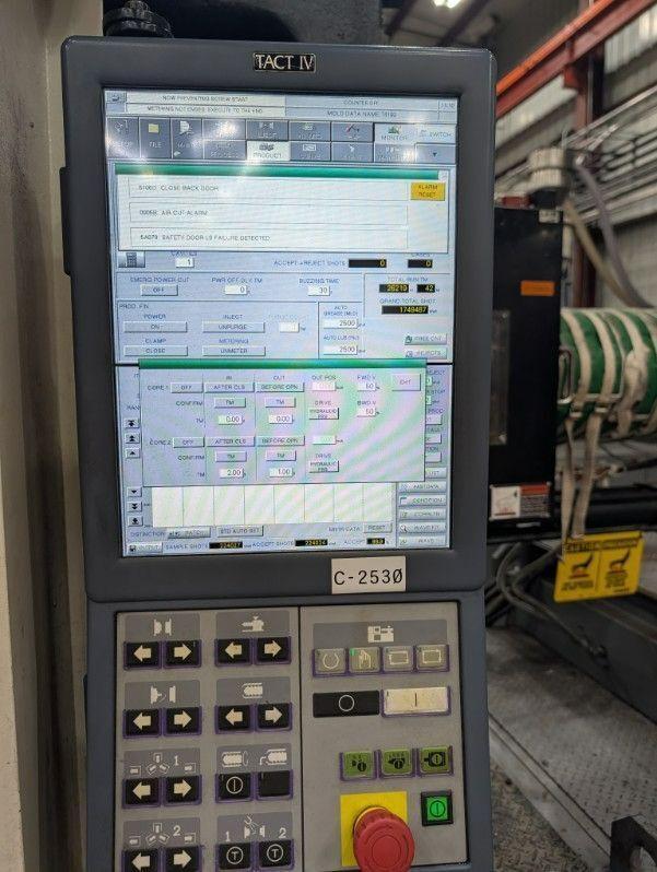 Nissei Used FVX660III-400L Injection Molding Machine, 720 Ton, 168 oz., 460V, yr. 2015 - Includes Robot