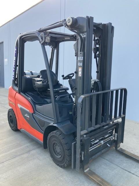 Linde H25T Forklift 2021 equipped with 5500# Capacity, 5522 Hours, Single Pedal, Solid Tires, 196/89 Triplex Mast, Integral Side shift Load Backrest, 4 Section Valve, Dual FNCT Hosing, Backup Alarm, A