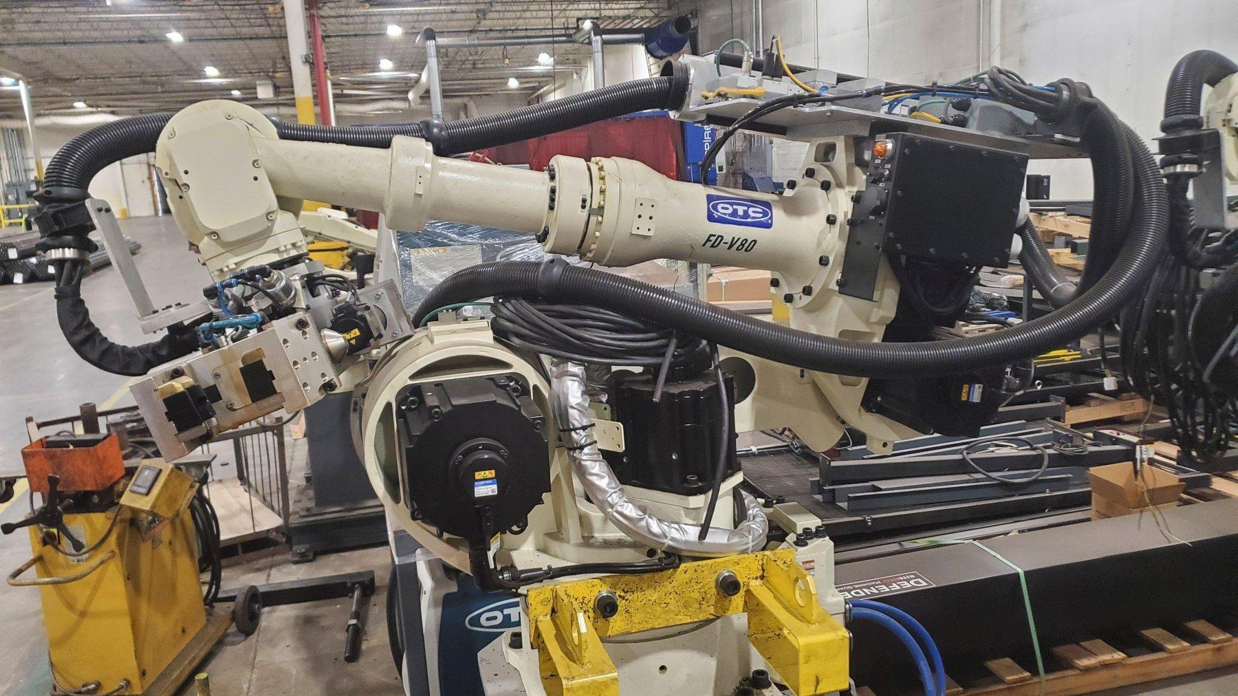 (2)OTC FD-V80 robots