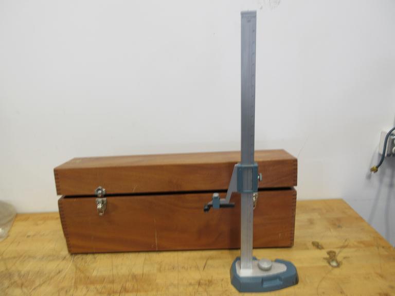 Brown & Sharpe Model 586 26" Vernier Height Guage with Wood Case- Auction Item