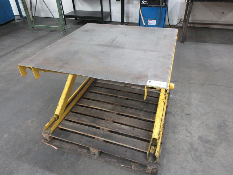 Adjustable Height Manual Lift Table- Auction Item