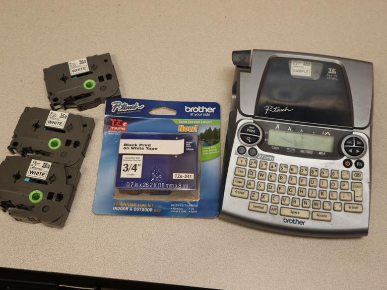 Brother PT-1880 Label Maker Battery Operated with Cassettes- Auction Item