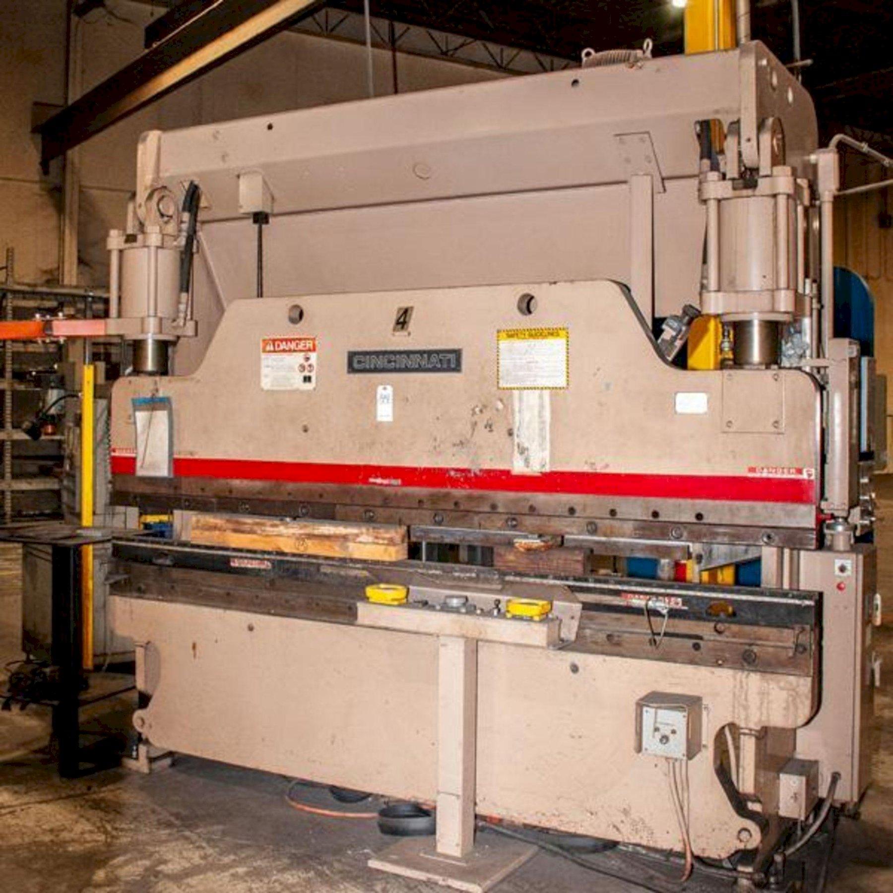 135 Ton x 10 Ft Cincinnati Hydraulic Press Brake Model 135CB8