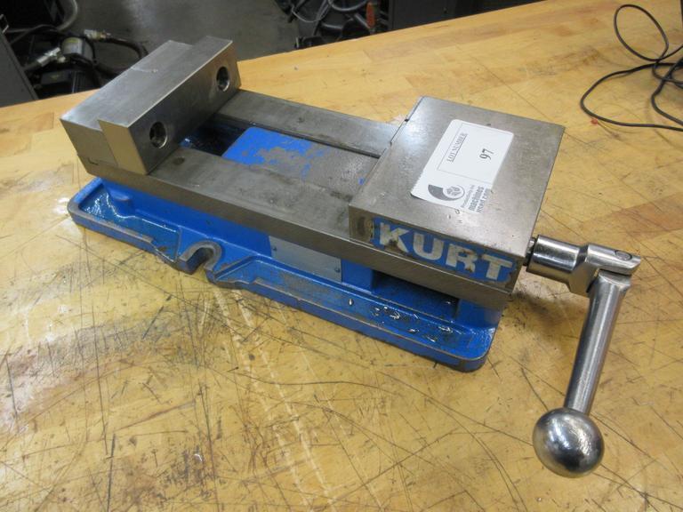 Kurt D675 6" Machine Vise with Handle- Auction Item