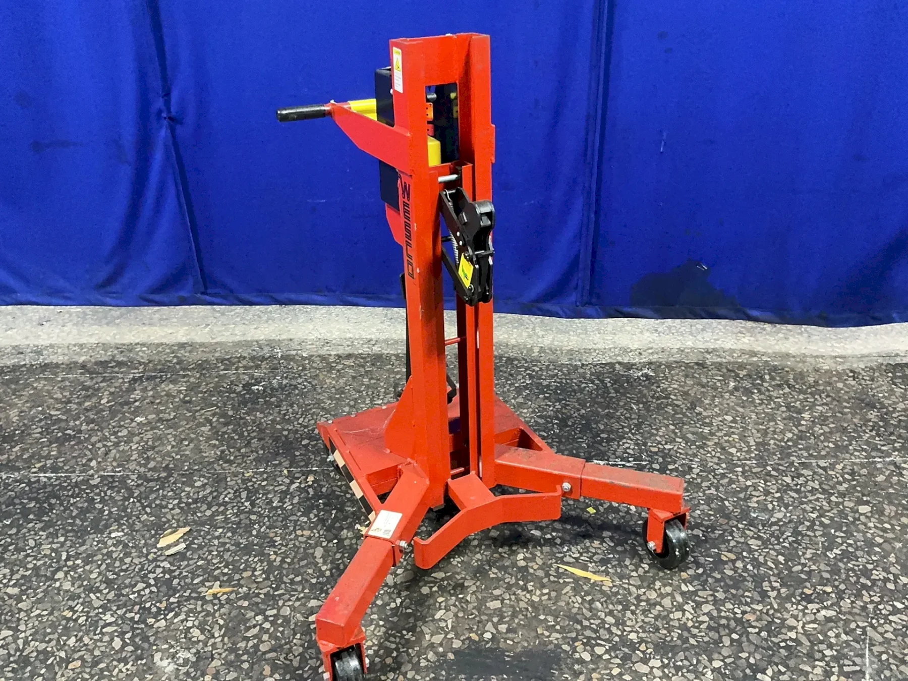 WESCO 650 LBS LEGS RETRACTED / 1100 LBS LEGS EXTENDED ERGONOMIC DRUM HANDLER  -  DM1100