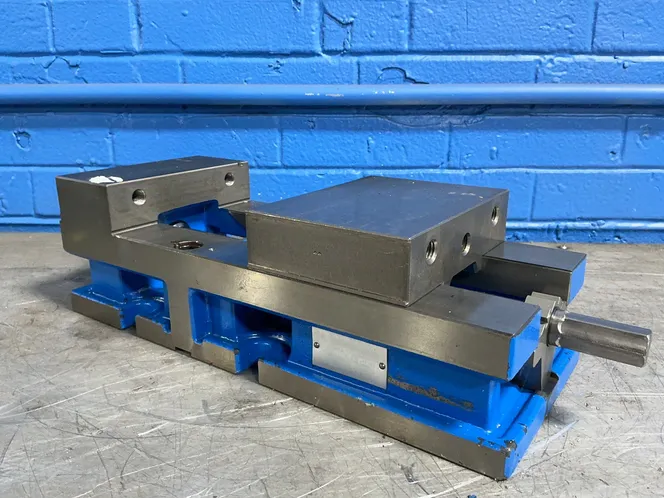 Kurt  6” Vise - 3600v