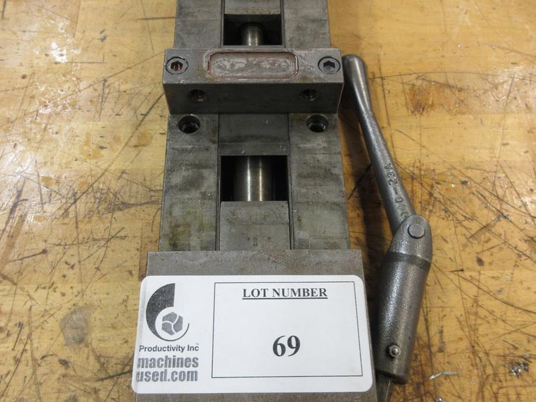 Kurt DL430 4" Machine Vise with Handle- Auction Item