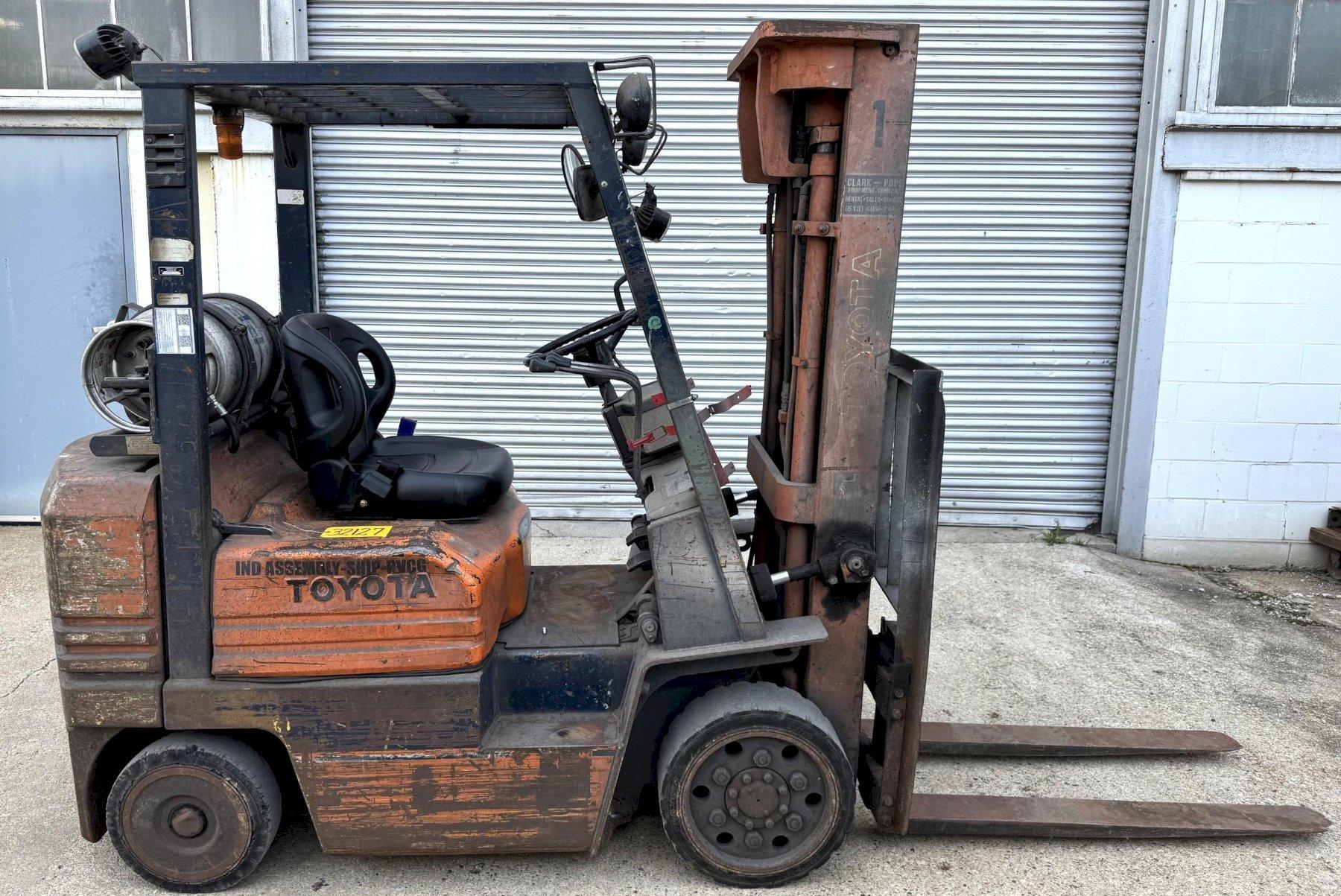 4700 Lb. Toyota Lift Truck, Hard Tire, Triple Stage Mast, LP Gas