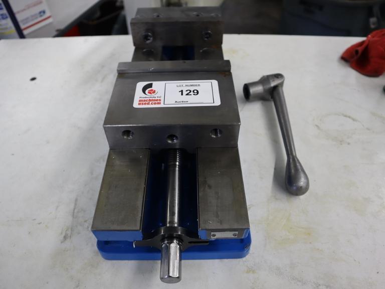 Kurt DX6 6" Machine Vise with Hard Jaws and Handle- Auction Item