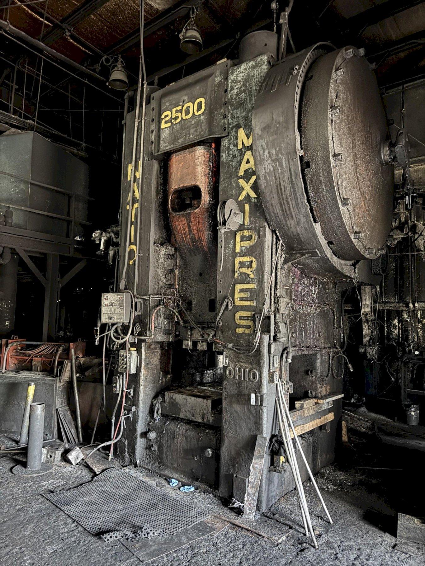 National Model 2500 Maxi Press Machine