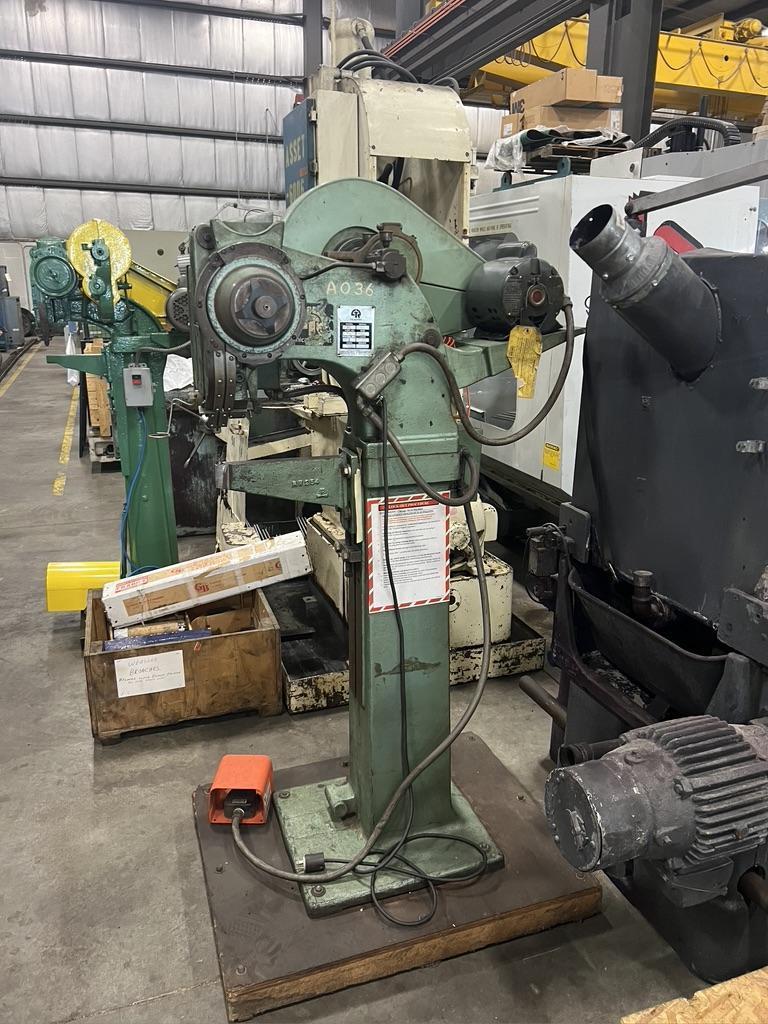 CHICAGO MECHANICAL RIVETER, MODEL 912, SINGLE PHASE, 3/16 DIA X 15/16 LONG TUBULAR RIVETS