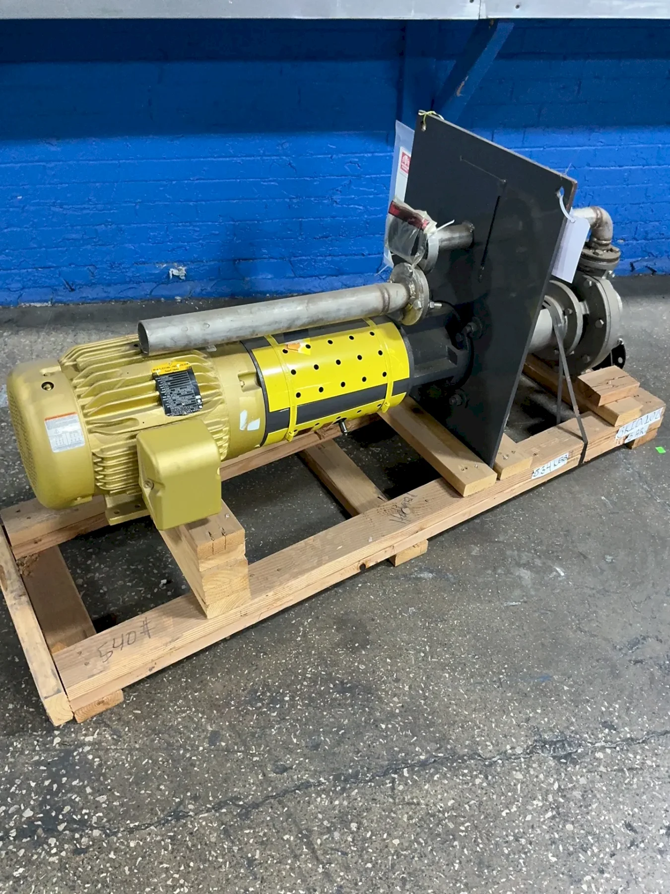 GUSHER PUMPS 7.5 HP VERTICAL END SUCTION PUMP