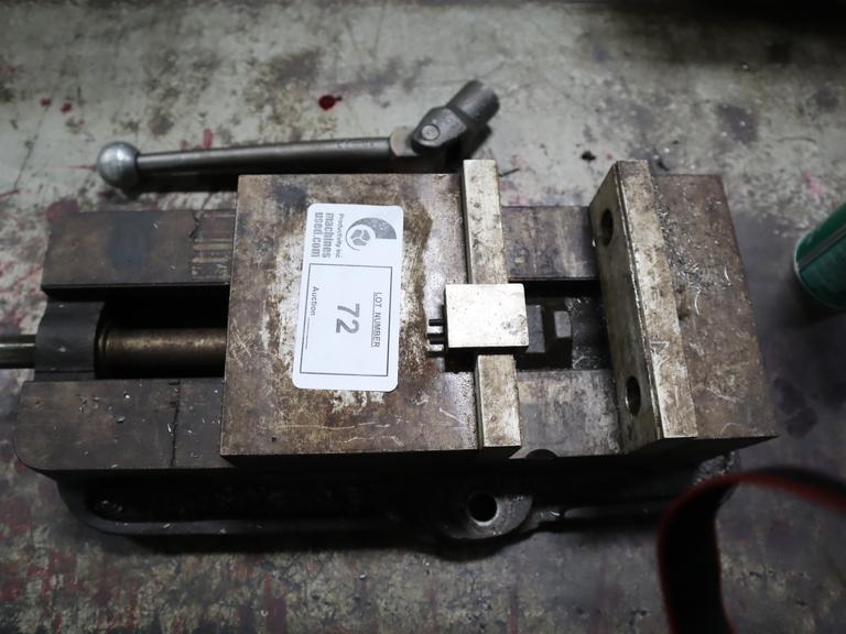 Kurt D675 6" Vice W/ Jaws & Handle- Auction Item