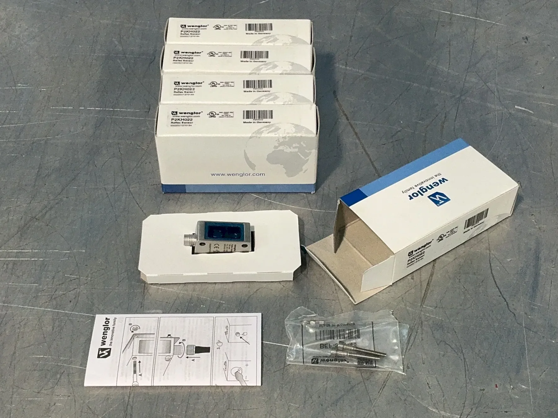WENGLOR PHOTOELECTRIC REFLEX SENSORS WITH BACKGROUND SUPPRESSION  -  P2KH022