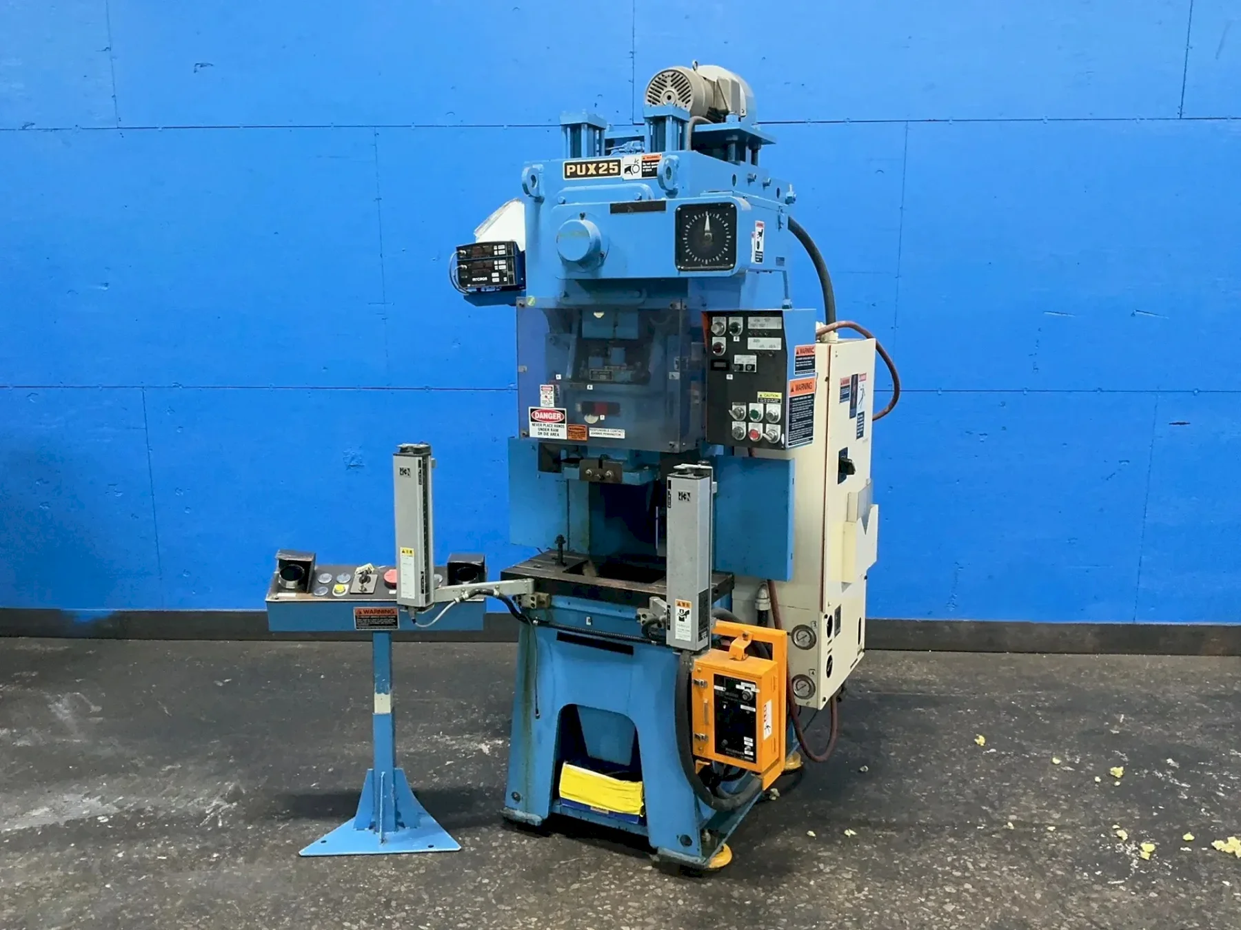 WASINO ENGINEERING 25 TONS GAP FRAME PRESS  -  PUX 25