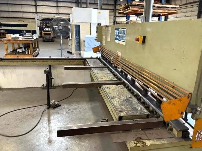 USED 10' X 1/4" US INDUSTRIAL MODEL US1025PMS HYDRAULIC SHEAR