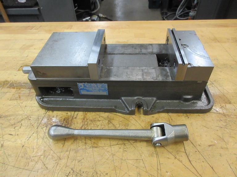Kurt D675 6" Machine Vise with Hard Jaws and Handle- Auction Item