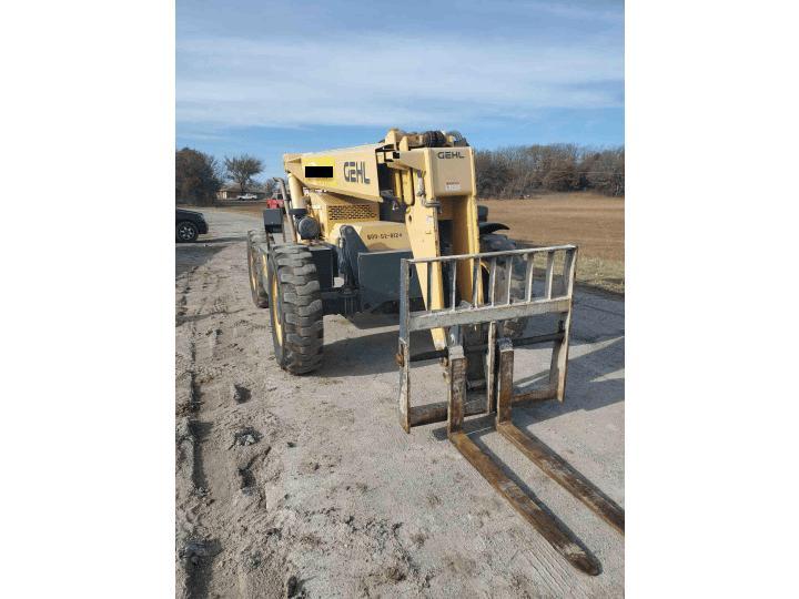 Gehl RS6-42 6,000 Lb Telehandler Lift, 2014 – 42’ Max Lift Height, Pneumatic Tires, Low Hours